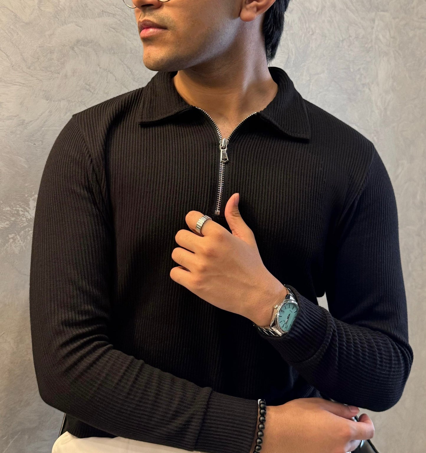 Black Quarter Zipper Knit Shirt