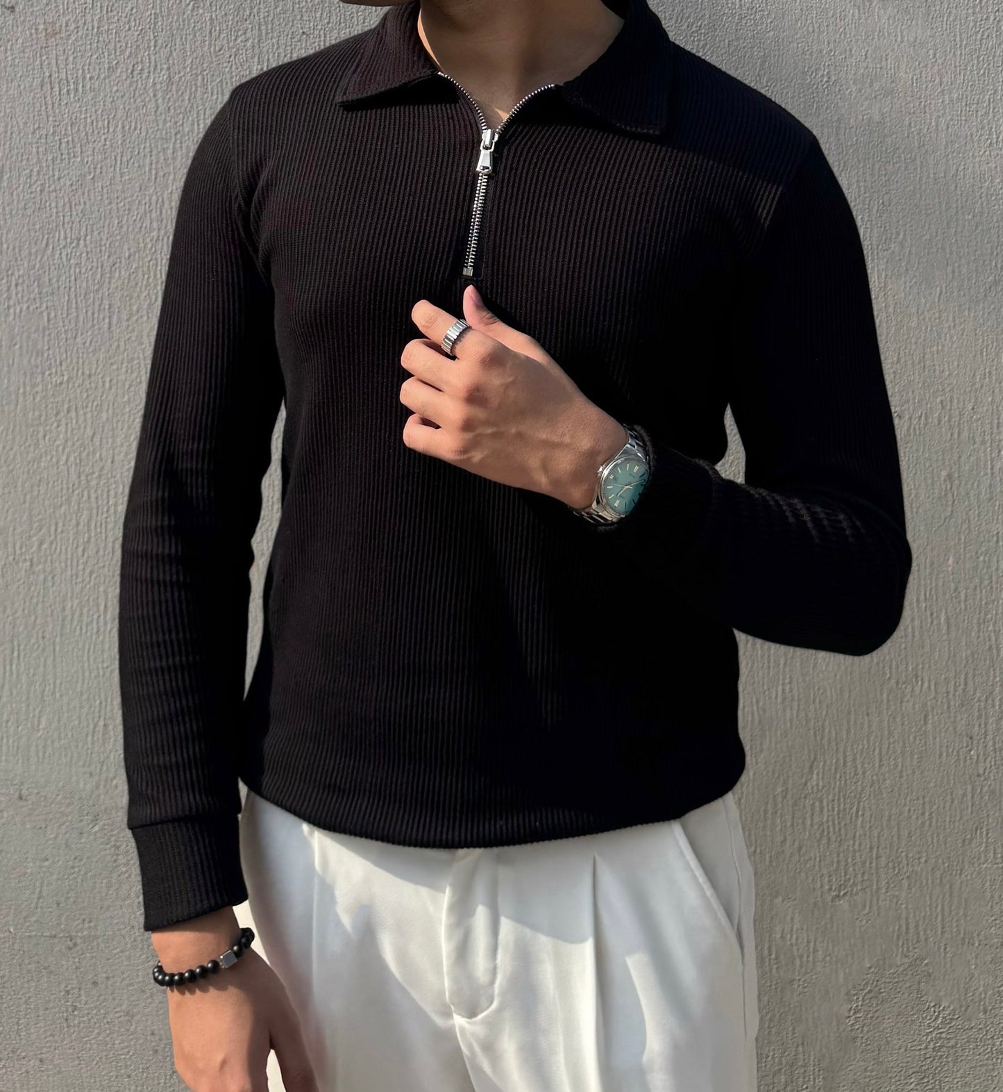 Black Quarter Zipper Knit Shirt